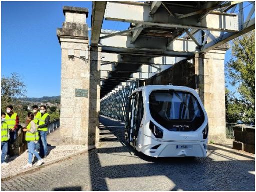 5G-MOBIXek autonomiaz gidatzeko lehen erakustaldi publikoa egin du, 5G teknologian oinarrituta, Espainia eta Portugal arteko mugan